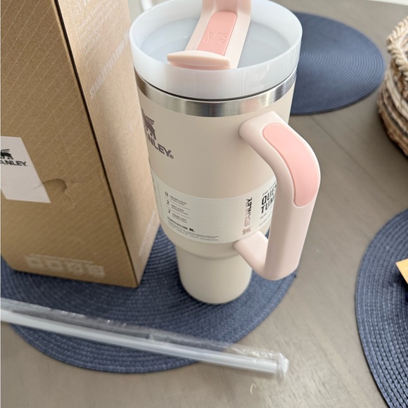 Stanley Blush Pink 40 oz Mug with Handle - Picture 3 of 4